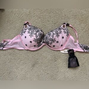 NWT Victoria’s Secret size 36C bra Sexy little things